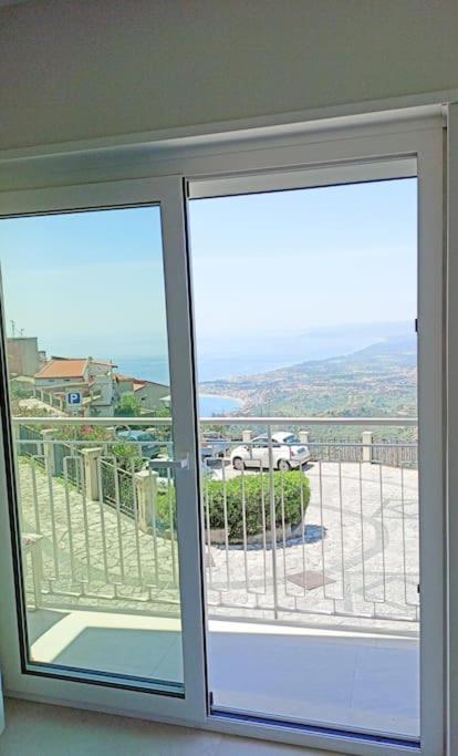 Stanza Mylai Etna View Apartment Кастелмола Екстериор снимка