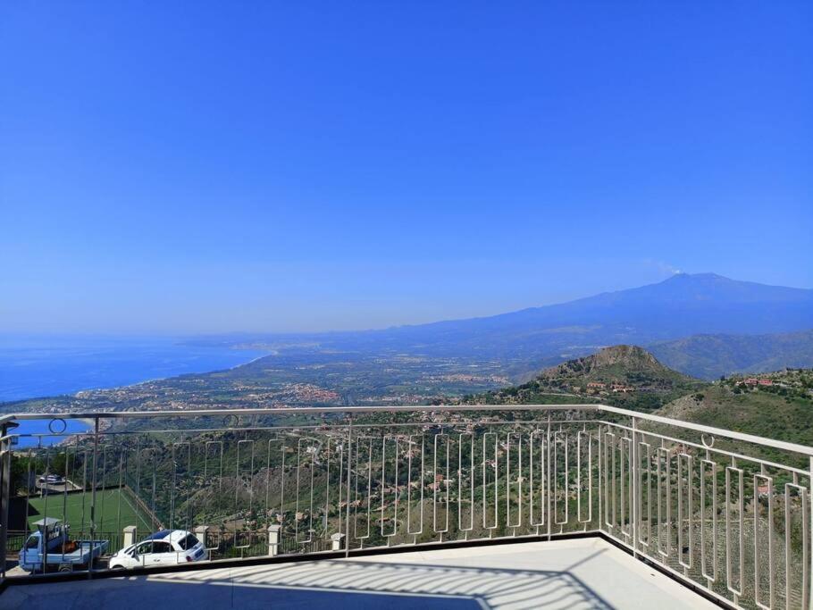 Stanza Mylai Etna View Apartment Кастелмола Екстериор снимка