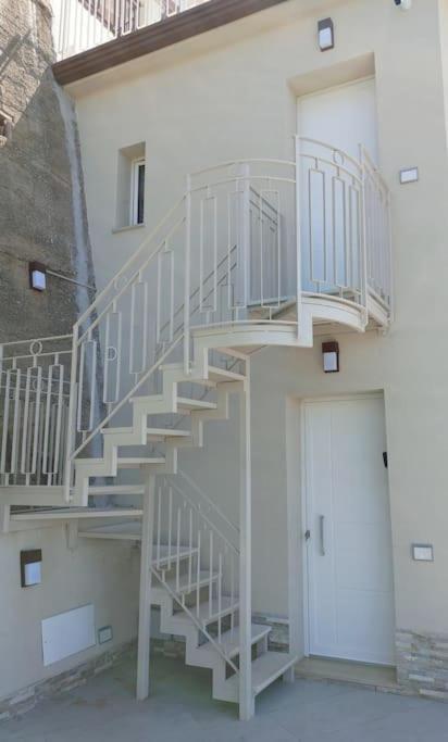 Stanza Mylai Etna View Apartment Кастелмола Екстериор снимка